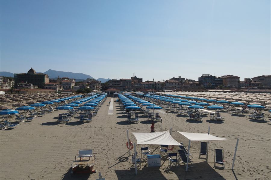 Vista dall'alto verso il mare di Viareggio