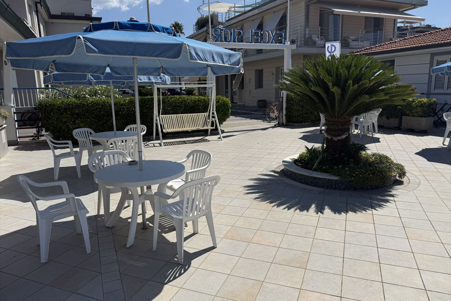Atmosfera estiva sul lungomare di Viareggio